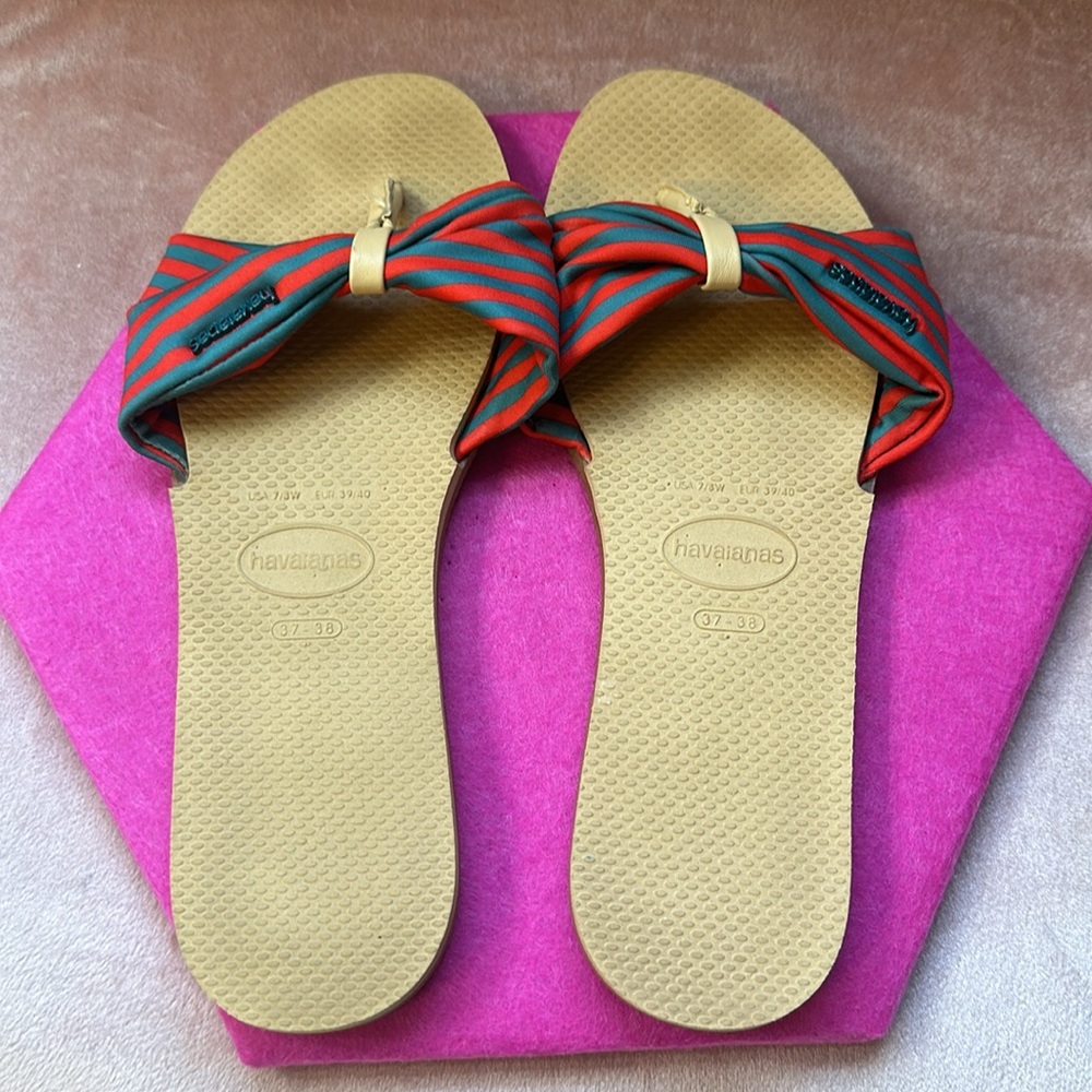 Like new! Havaianas slippers/sandals. Super cute! Size 8/ 37-38. Striped.